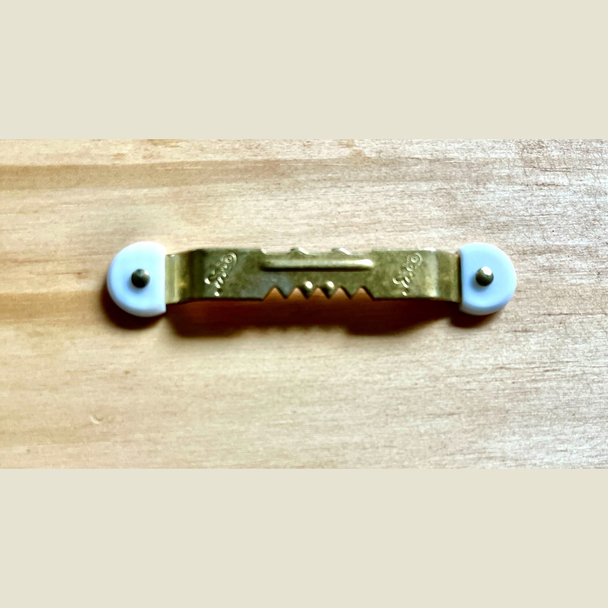 hanger for plaque